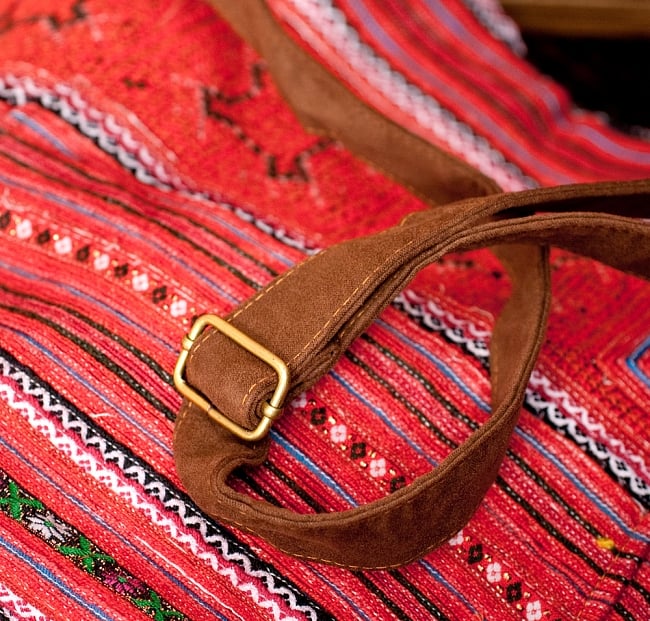 モン族刺繍の2way トートバッグ - 赤系 10 - ストラップも綺麗です。長さを調整できます。