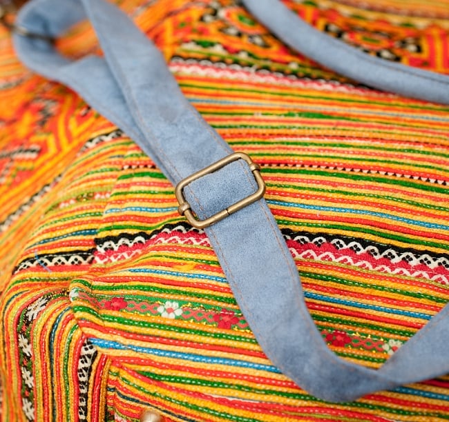 モン族刺繍の2way トートバッグ -オレンジ系 10 - ストラップも綺麗です。長さを調整できます。