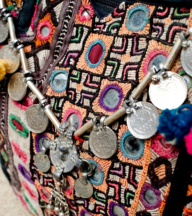 【一点物・アンティーク】アフガニトートバッグ-Lサイズ 7 - ミラーやビーズはひび割れ、錆がある場合がございます。他にはないアンティーク感をお楽しみくださいませ。