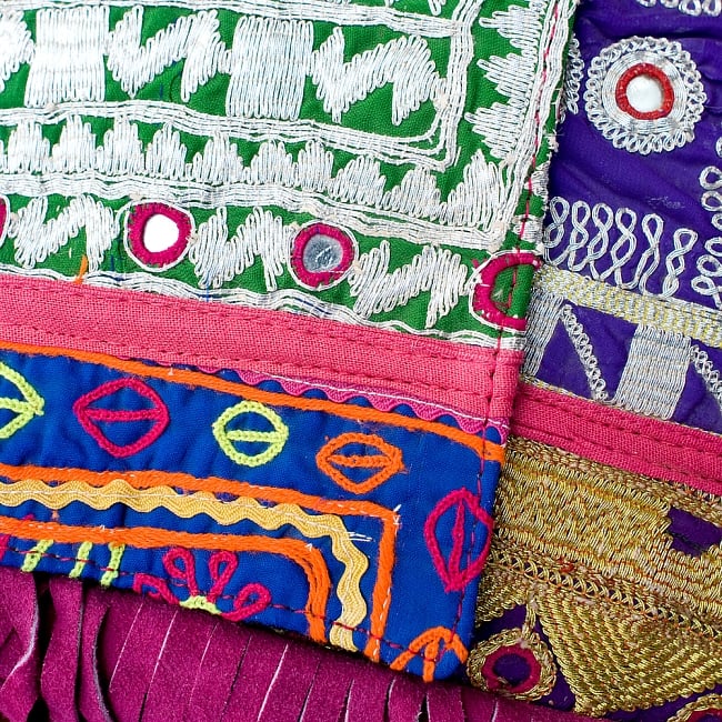 【一点物】アフガニショルダーバッグ-Lサイズ 6 - 生地をUPにしてみました。アンティーク布を使用しているため、装飾に外れやほつれ、傷などがある場合がございます。