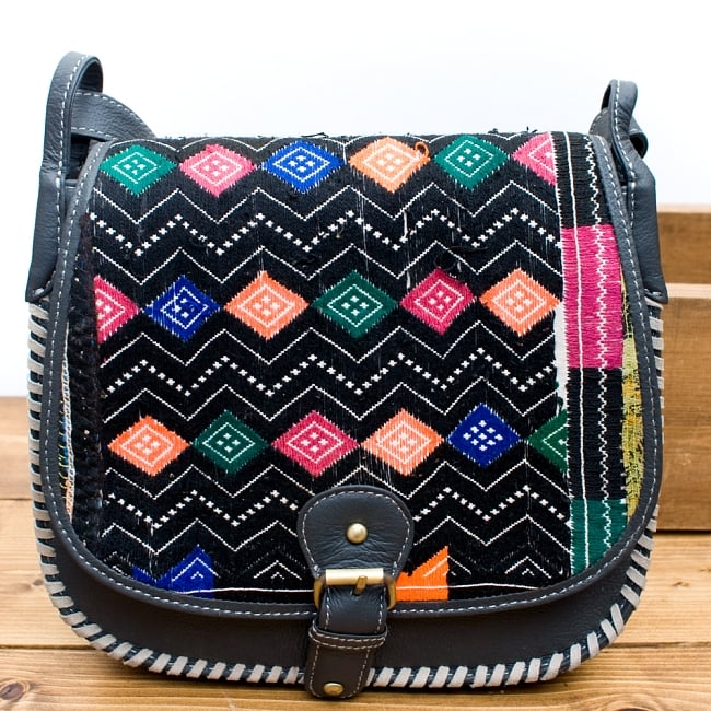 【一点物】アフガニショルダーバッグ-Mサイズ 2 - 正面から撮影しました