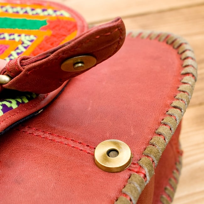 【一点物】アフガニショルダーバッグ-Mサイズ 7 - マグネットが付いているのでパチっと留まります！※こちらは柄違いの商品です