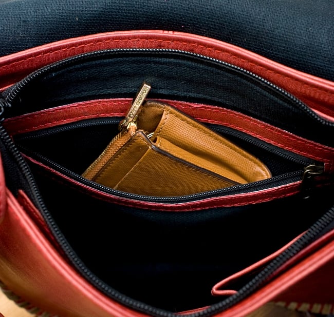 【一点物】アフガニショルダーバッグ-Mサイズ 11 - ジップ付きの内ポケットが1つ。※こちらは柄違いの商品です