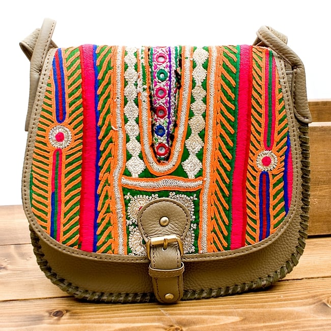 【一点物】アフガニショルダーバッグ-Mサイズ 2 - 正面から撮影しました