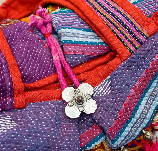 【一点物】アフガニボストン 8 - 留め具部分はこの様になっています。細かな所まで凝っていてとても素敵です!