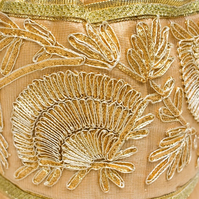 インドのきらきらミニバッグ・サリー等へオススメの巾着  - ゴールド 2 - 柄の部分をアップにしてみました。