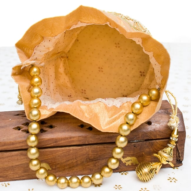 インドのきらきらミニバッグ・サリー等へオススメの巾着  - ゴールド 8 - 中はシンプルで使いやすいです！