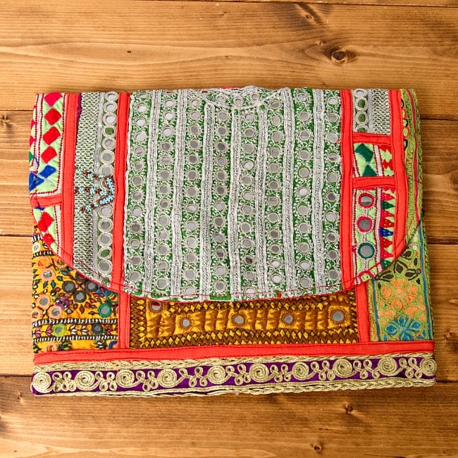 【一点物】アフガニクラッチバッグ-Lサイズ 2 - 正面から撮影しました。