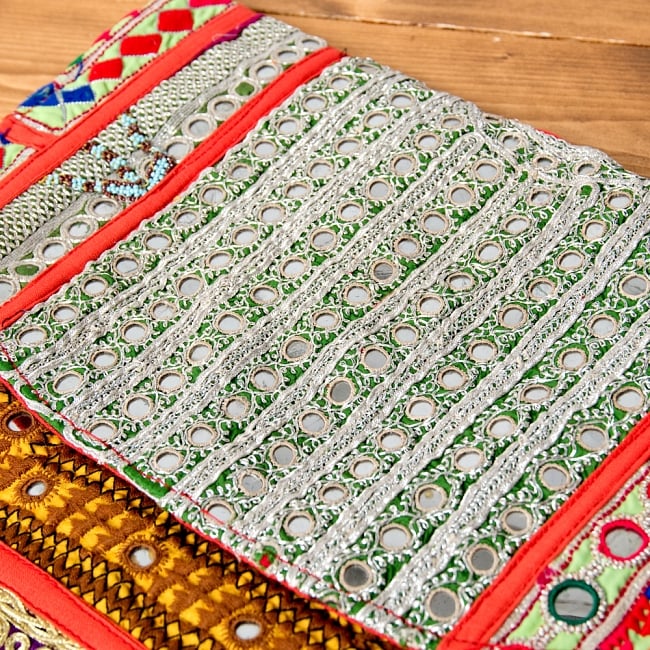 【一点物】アフガニクラッチバッグ-Lサイズ 4 - 商品をアップにしてみました。丁寧に縫われています。