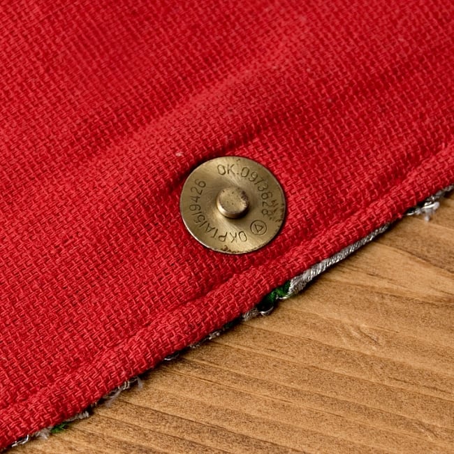 【一点物】アフガニクラッチバッグ-Lサイズ 6 - バッグの留口はマグネットボタンでしっかりと締まります。