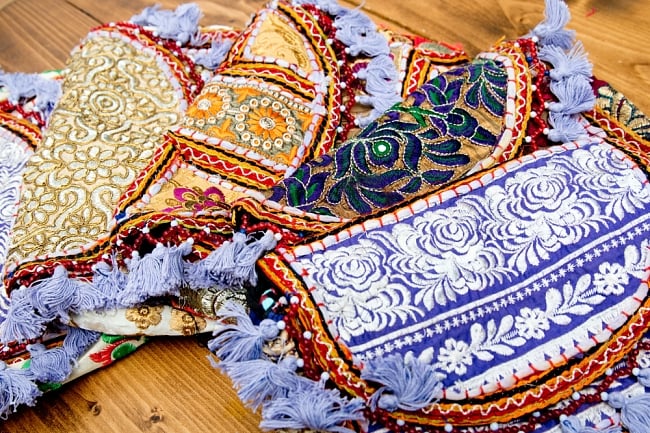 【パープル系】選べるデザイン！カッチ刺繍のスクエアポシェット 2 - 鮮やかな刺繍で施されたポシェットは世界で一つだけ。