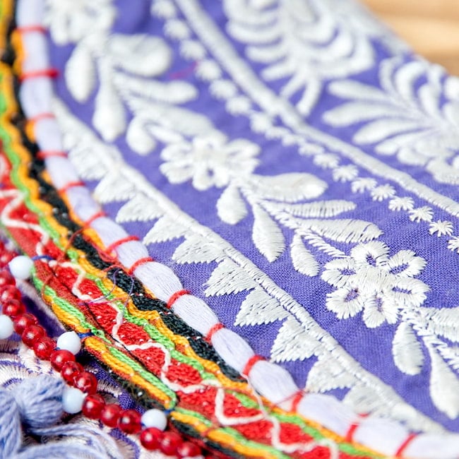 【パープル系】選べるデザイン！カッチ刺繍のスクエアポシェット 3 - 鮮やかな刺繍で施されたポシェットは世界で一つだけ。