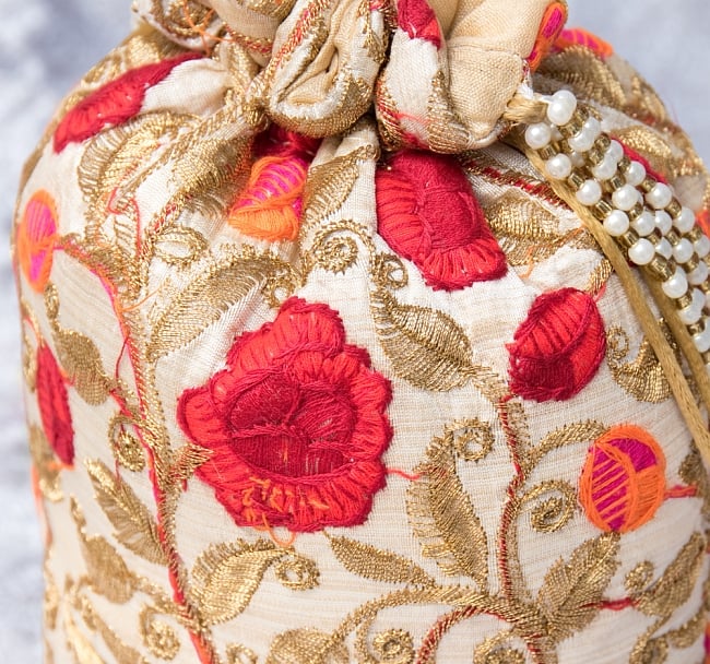 インドのきらきらミニバッグ・サリー等へオススメの巾着 - ボタニカル 2 - 柄の部分をアップにしてみました。