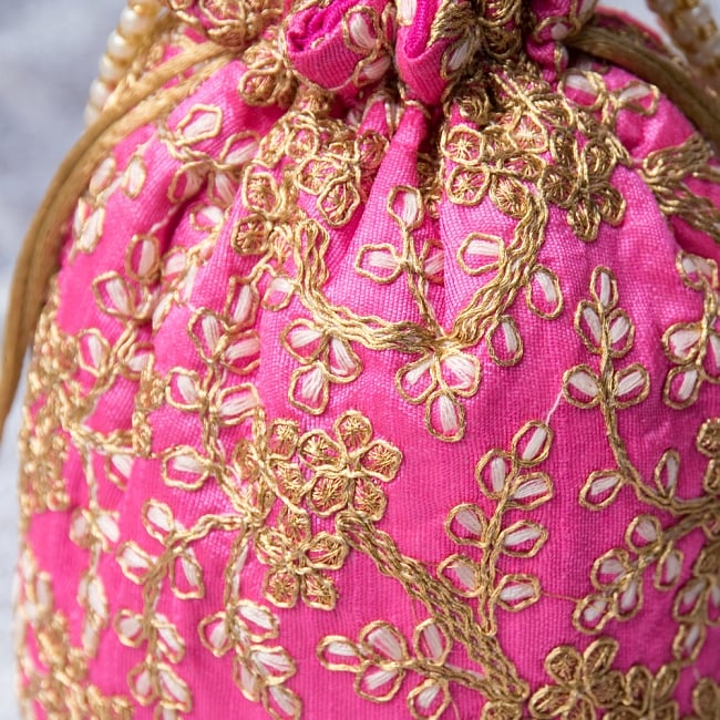 インドのきらきらミニバッグ・サリー等へオススメの巾着 - ピンク 2 - 柄の部分をアップにしてみました。