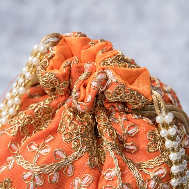 インドのきらきらミニバッグ・サリー等へオススメの巾着 - オレンジ 4 - 開口部は両サイドの紐で絞るタイプです！