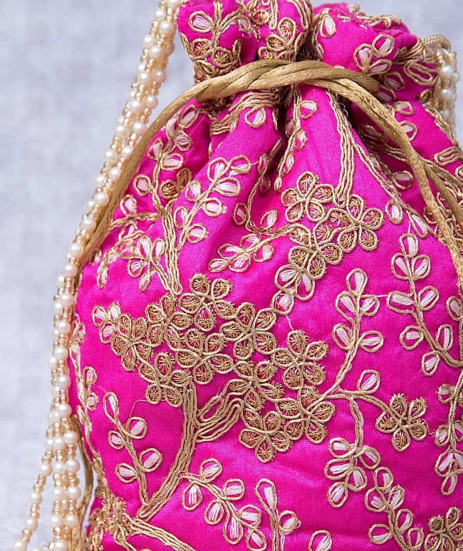 インドのきらきらミニバッグ・サリー等へオススメの巾着 - マゼンタ 2 - 柄の部分をアップにしてみました。