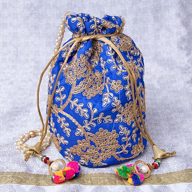 インドのきらきらミニバッグ・サリー等へオススメの巾着 -  群青色の写真1枚目です。キラキラの装飾がとっても綺麗で可愛いミニバックです！ハンドバッグ,インド バッグ,手提げ バッグ,サリー バッグ,パンジャビドレス バッグ,ラッピング袋,ラッピングバッグ,ギフト袋