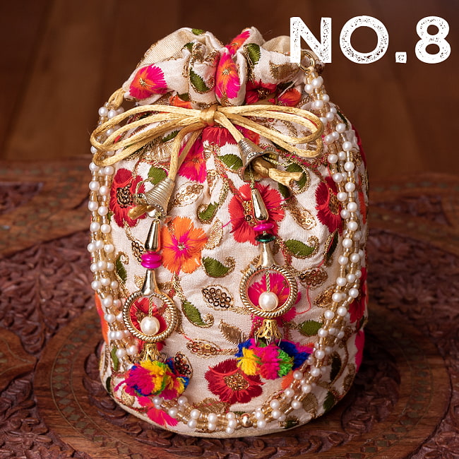 インドのきらきらミニバッグ・サリー等へオススメの巾着 フラワー更紗刺繍系 19 - 〔No.8〕はこのようなデザインになります