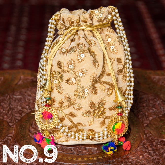 インドのきらきらミニバッグ・サリー等へオススメの巾着 ゴールド&フラワー更紗刺繍系 20 - 〔No.9〕はこのようなデザインになります