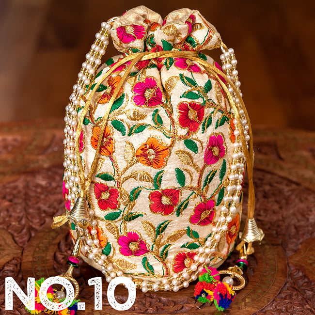 インドのきらきらミニバッグ・サリー等へオススメの巾着 ゴールド&フラワー更紗刺繍系 21 - 〔No.10〕はこのようなデザインになります
