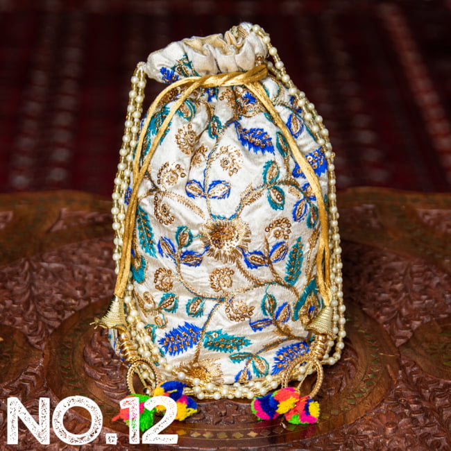 インドのきらきらミニバッグ・サリー等へオススメの巾着 ゴールド&フラワー更紗刺繍系 23 - 〔No.12〕はこのようなデザインになります