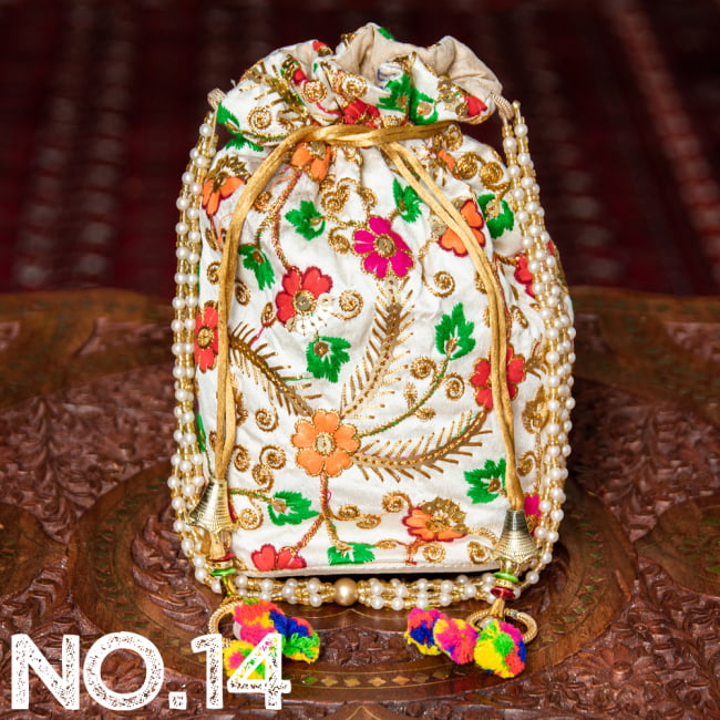 インドのきらきらミニバッグ・サリー等へオススメの巾着 ゴールド&フラワー更紗刺繍系 25 - 〔No.14〕はこのようなデザインになります