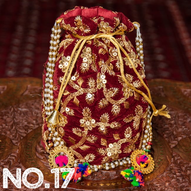 インドのきらきらミニバッグ・サリー等へオススメの巾着 ゴールド&フラワー更紗刺繍系 28 - 〔No.17〕はこのようなデザインになります