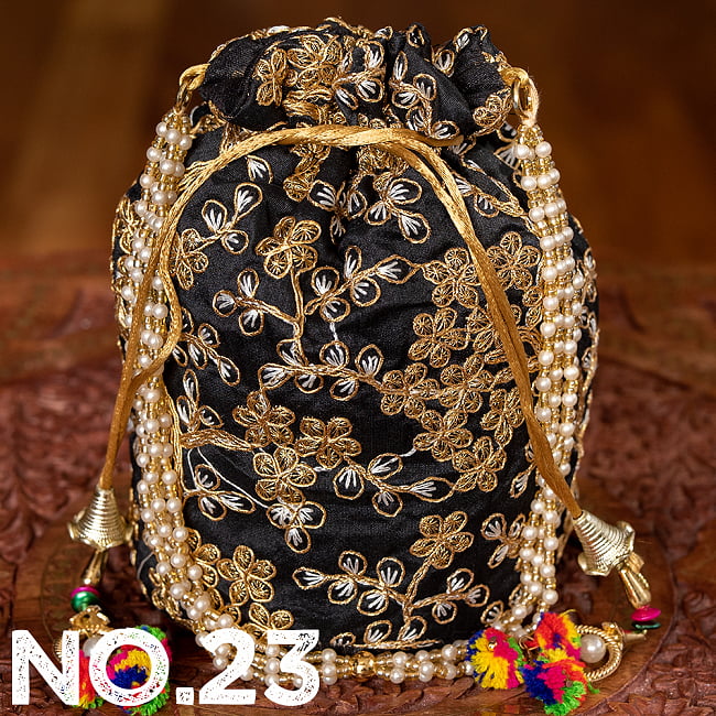 インドのきらきらミニバッグ・サリー等へオススメの巾着 ゴールド&フラワー更紗刺繍系 34 - 〔No.23〕はこのようなデザインになります