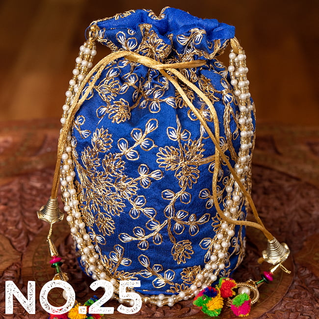 インドのきらきらミニバッグ・サリー等へオススメの巾着 ゴールド&フラワー更紗刺繍系 36 - 〔No.25〕はこのようなデザインになります