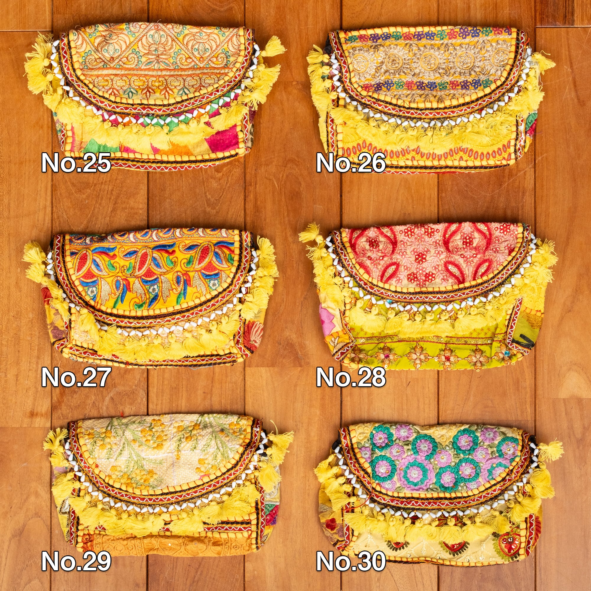 【黄色系】選べるデザイン！カッチ刺繍のスクエアポシェット5枚目の下部説明写真です
