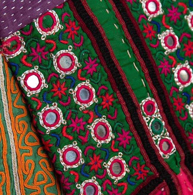 〔一点物〕伝統を紡いだ ラリーキルトとバンジャラ刺繍のトートバッグ 12 - ミラー刺繍が美しいです