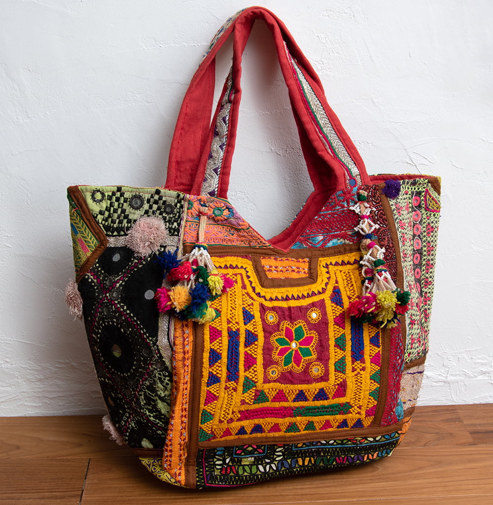 手作り刺繍バッグ インド・ラジャスタン伝統デザイン 刺繍入り象の 手作り刺繍バッグ インド・ラジャスタン伝統デザイン 刺繍入り象の
