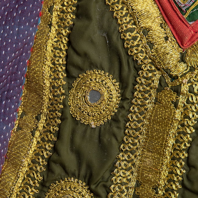 〔一点物〕伝統を紡いだ ラリーキルトとバンジャラ刺繍のトートバッグ 11 - 刺繍を拡大しました