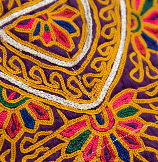 一点物〕伝統を紡いだ ラリーキルトとバンジャラ刺繍のトート 一点物〕伝統を紡いだ ラリーキルトとバンジャラ刺繍のトート