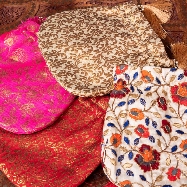ボタニカル柄の伝統ポトリバッグ　巾着　バッグ　華やかでかわいい　インドの伝統的なバッグ 12 - さまざまなデザインございます