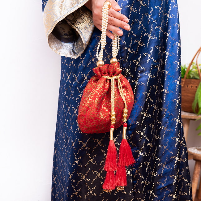 ボタニカル柄の伝統ポトリバッグ　巾着　バッグ　華やかでかわいい　インドの伝統的なバッグ 4 - 別の角度から