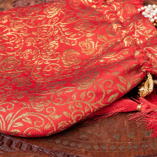 ボタニカル柄の伝統ポトリバッグ　巾着　バッグ　華やかでかわいい　インドの伝統的なバッグ 7 - ボタニカルな刺繍風デザイン