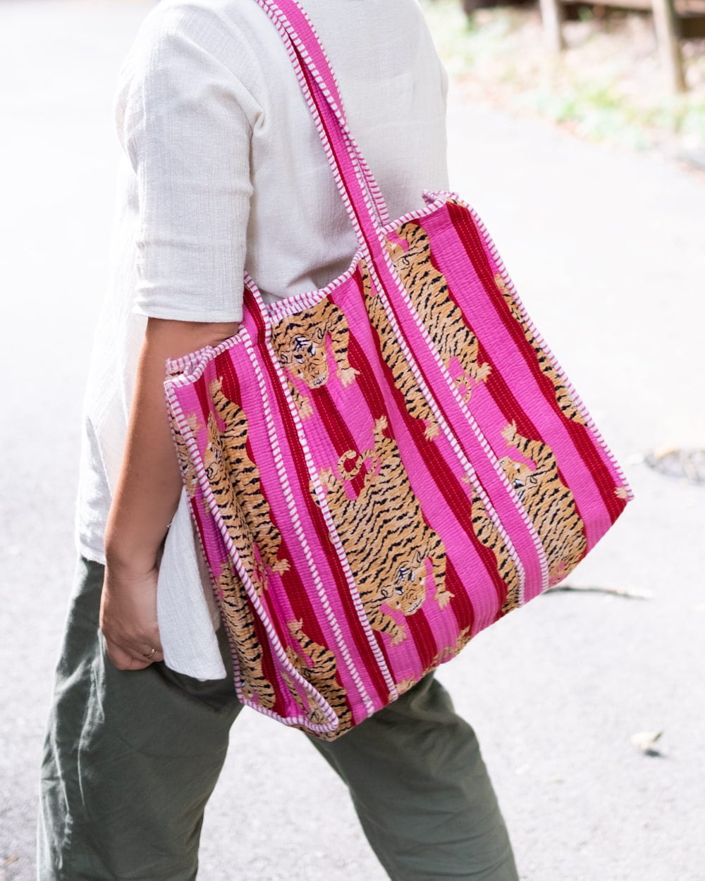 インドのトラ！ タイガープリントのコットンバッグ2枚目の説明写真です