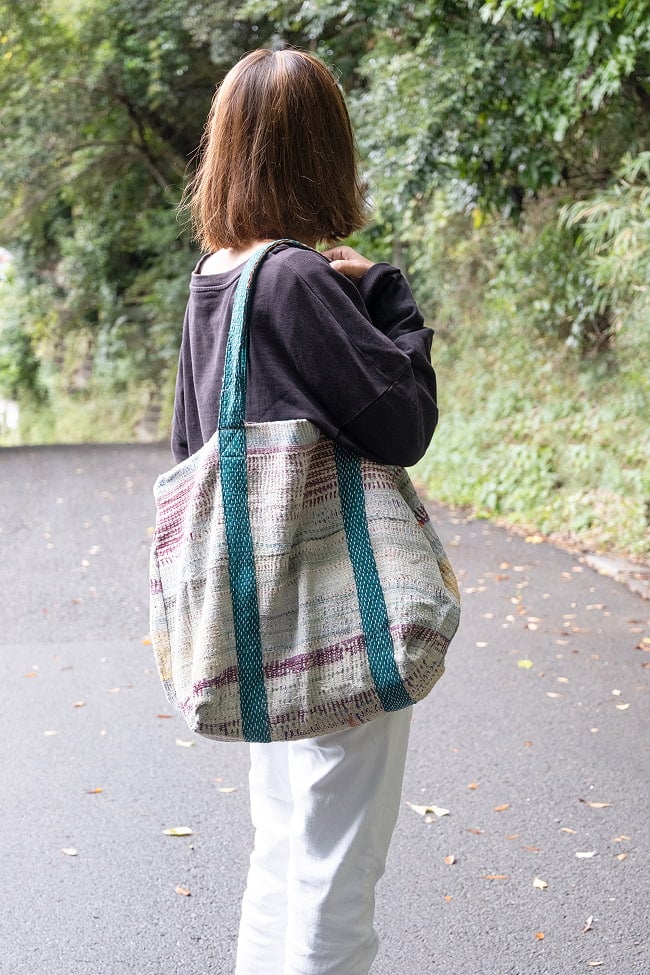 世界にひとつ ビンテージカンタのトートバッグ 3 - たくさん入れても肩から掛けられるから持ちやすいです