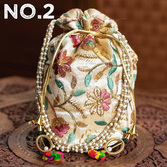 【自由に選べる3個セット】インドのきらきらミニバッグ・サリー等へオススメの巾着 - フラワー刺繍系 13 - 〔No.2〕はこのようなデザインになります