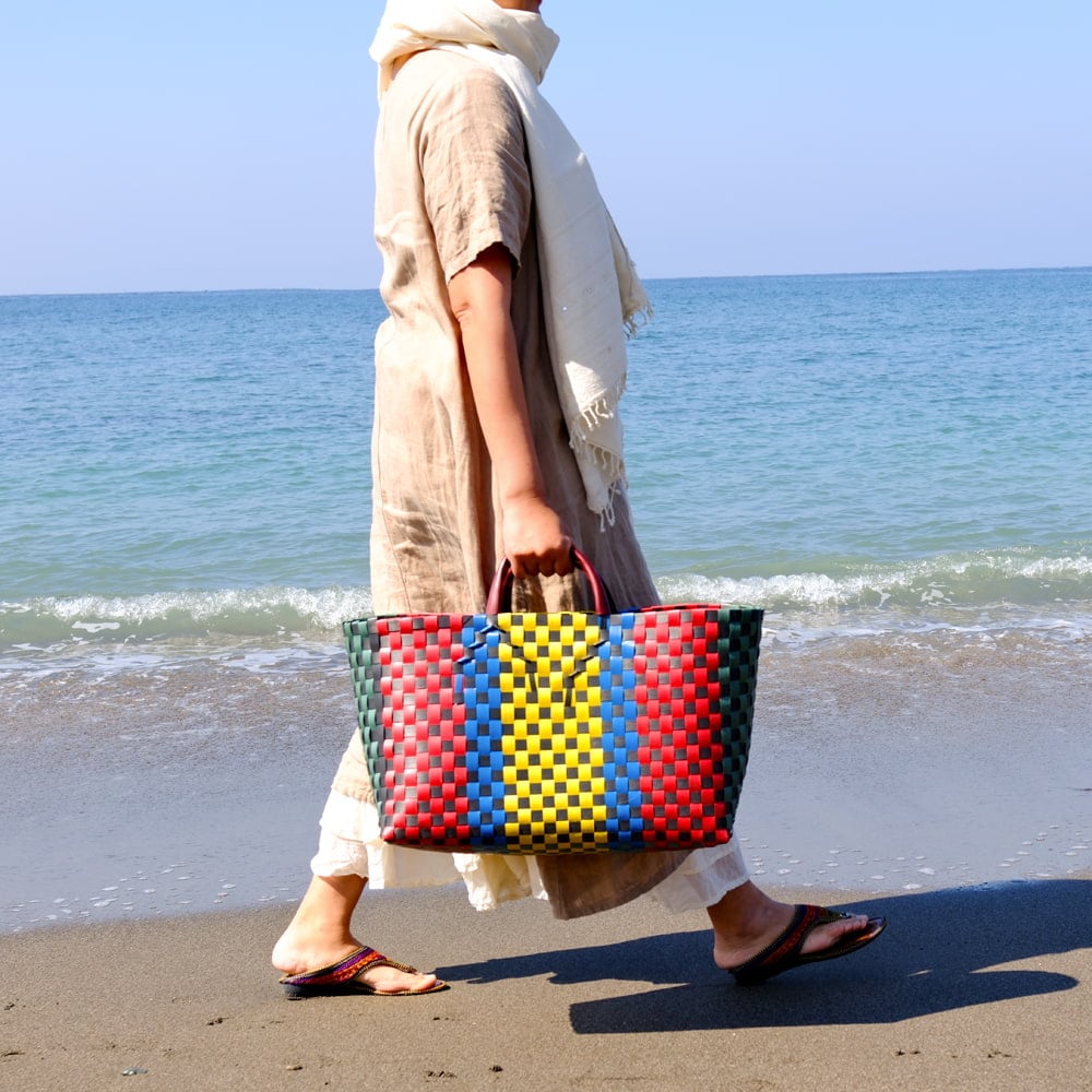 【Mサイズ】しっかり丈夫なベトナムのマルシェバッグ-42cm×28cm2枚目の説明写真です