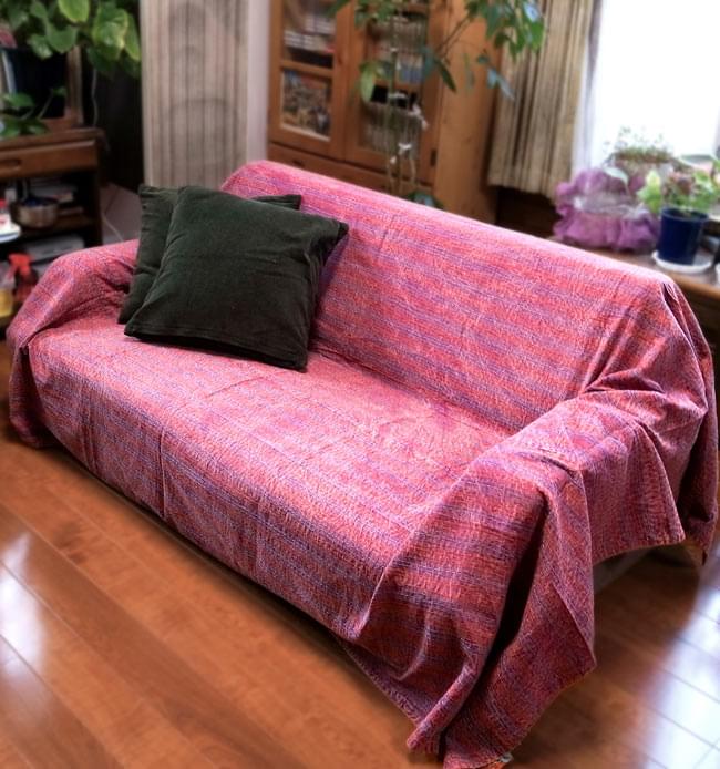 〔インドのパッチワーク〕ラリーキルトの大判マルチクロス〔約230cm×約150cm〕 12 - 上の写真と同じラリーキルトを裏返したところです。裏面もシンプルでかわいいですよ。(それぞれ裏面のお色は異なります。)