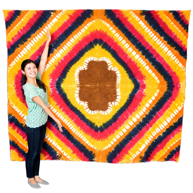 マルチクロス - 円形 象【約205cm×約220cm】 6 - 同ジャンル品【ID-BDCB-1126】 縦200cm×横250cmのサイズ比較参考写真です。マルチクロスはサイズが大きく、引き込まれるような迫力があります。