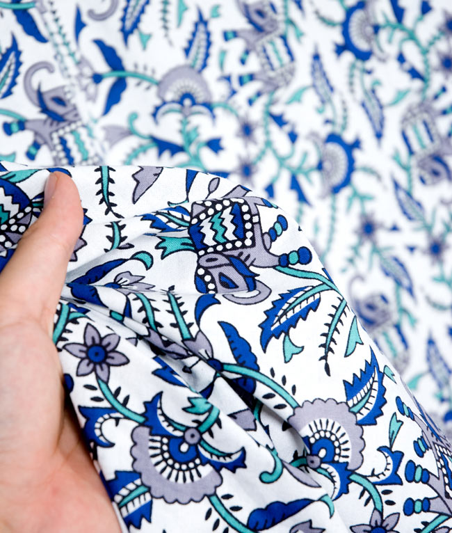 マルチクロス - 唐草【約210cm×約130cm】 5 - 生地の拡大写真です。質感、雰囲気のある生地です。