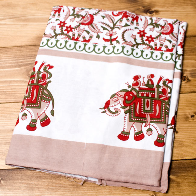 マルチクロス - 唐草【約210cm×約130cm】 8 - 【選択B】をたたんだ状態の写真です