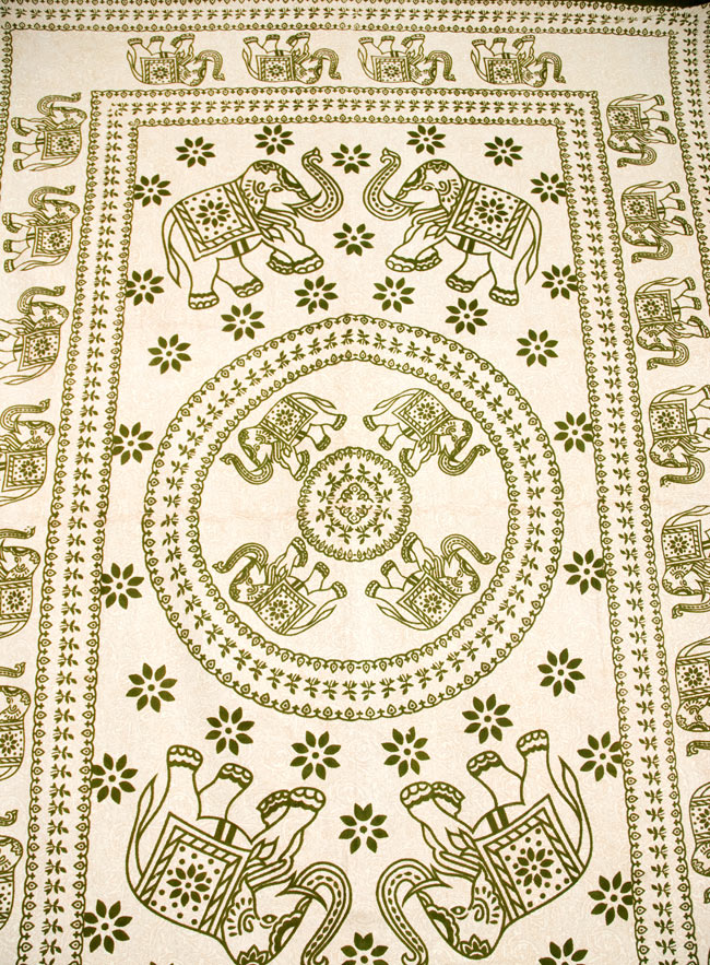 マルチクロス - 象【約200cm×約130cm】 2 - 中心部分の拡大写真です。とても迫力があるデザインです。