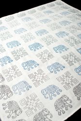 〔約110cm×110cm〕ウッドブロックのスクエア型テーブルクロス - 生成り 象さん柄の商品写真