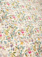 〔約150cm×224cm〕ラリーキルト 手作りカンタ刺繍のソファー＆ベッドカバー - ベージュの商品写真