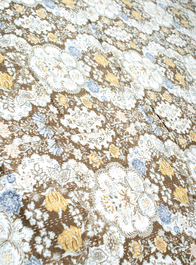 〔約150cm×224cm〕ラリーキルト 手作りカンタ刺繍のソファー&ベッドカバー - 茶色 2 - ハンドメイドの家庭的な味わいが魅力的