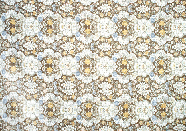 〔約150cm×224cm〕ラリーキルト 手作りカンタ刺繍のソファー&ベッドカバー - 茶色の写真